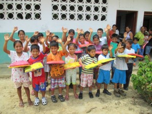 Kinder in Peru mit den Spenden